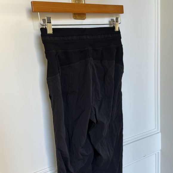 Lululemon Dance Studio Pants Black Color Womens size 2 Inseam 25” - Picture 8 of 13